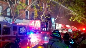 Ocho de una misma familia resultan lesionados en un incendio Ocho de una misma familia resultan lesionados en un incendio