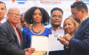 Colegio de Locutores reconoce a la comunicadora Kenia Del Orbe Colegio de Locutores reconoce a la comunicadora Kenia Del Orbe