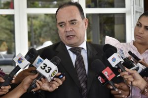 Miguel Surún Hernández es reelecto presidente del Colegio de Abogados Miguel Surún Hernández es reelecto presidente del Colegio de Abogados