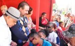 Como en los viejos tiempos, reparten 50 mil canastas en la casa de Balaguer