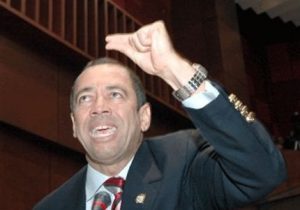 Vocero de senadores del PLD niega repartieran “sobrecitos” en hemiciclo Vocero de senadores del PLD niega repartieran “sobrecitos” en hemiciclo