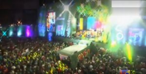 Muchos dominicanos recibieron 2018 en ambiente festivo y al aire libre