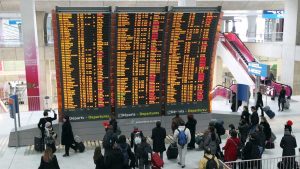 Temporal de nieve y fuertes vientos obliga a cancelar vuelos en Europa Temporal de nieve y fuertes vientos obliga a cancelar vuelos en Europa