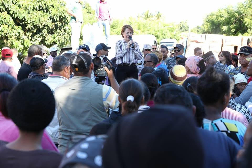 Diputada Medina encabezó reparto de pollos y teleras imagen