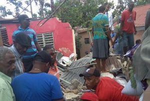 Conductor de patana pierde control, impacta casa y mata tres personas