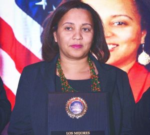 Reconocen a Marisol Alcántara “Servidora Publica del Año” Reconocen a Marisol Alcántara “Servidora Publica del Año”