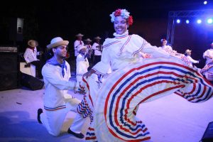 Dominicanos disfrutan de la «Noche larga de los museos» Dominicanos disfrutan de la «Noche larga de los museos»