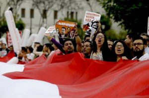 PERU: Antifujimorismo llama traidor a Kuczynski por indultar a Fujimori