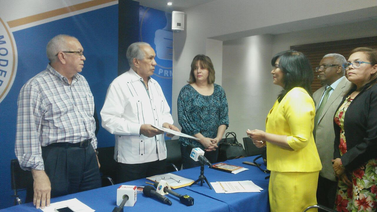 Geanilda Vásquez inscribe candidatura para la presidencia del PRM imagen