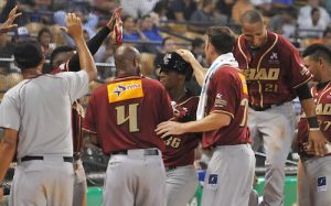 Gigantes derrotan Leones, Licey y Toros triunfan Gigantes derrotan Leones, Licey y Toros triunfan