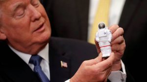 Trump quiere establecer “una base” en la Luna para llegar al planeta Marte Trump quiere establecer “una base” en la Luna para llegar al planeta Marte