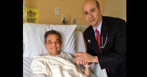 Cantante José José abandona hospital tras 20 días internado