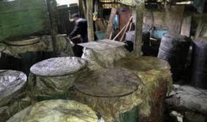 Policía desmantela otras fábricas de bebidas alcohólicas clandestinas