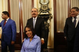 Medina comparte almuerzo navideño con miembros de la prensa Medina comparte almuerzo navideño con miembros de la prensa