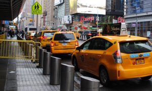 NUEVA YORK: Concejo vota por más barreras seguridad en las aceras NUEVA YORK: Concejo vota por más barreras seguridad en las aceras