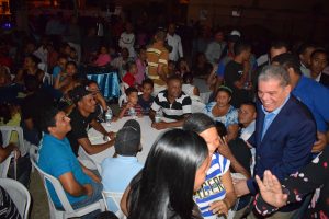 SANTIAGO: Ministro de Interior encabeza inicio de 34 cenas navideñas