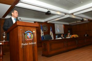 Juez Franklin Concepción pone a circular libro Juez Franklin Concepción pone a circular libro