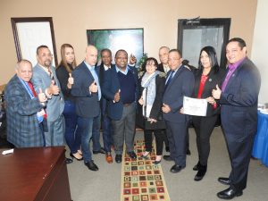 Seguidores de Abinader reconocen periodistas