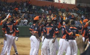 Escogido vence Estrellas, Gigantes a las Aguilas, Toros ganan Escogido vence Estrellas, Gigantes a las Aguilas, Toros ganan
