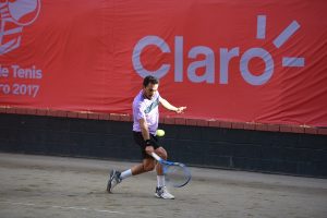 Estrella y Hernández avanzan en Abierto de Tenis Claro
