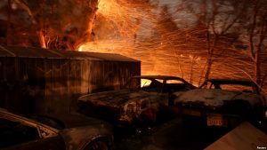 CALIFORNIA: Incendio forestal destruye cientos de casas CALIFORNIA: Incendio forestal destruye cientos de casas