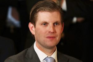 Eric Trump niega padre sea racista y dice que «él solo ve el color verde» Eric Trump niega padre sea racista y dice que «él solo ve el color verde»