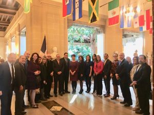 EEUU: Embajadas depositan ofrenda floral ante busto de Duarte