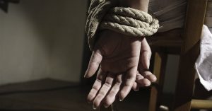 CALIFORNIA: Arrestan padres acusados de torturar 13 hijos