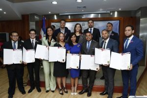 Cámara de Diputados reconoce decenas a jóvenes emprendedores Cámara de Diputados reconoce decenas a jóvenes emprendedores