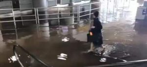 Conducto agua roto obliga suspender vuelos en JFK
