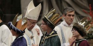 El papa Francisco aconseja «dejar atrás» el consumismo en el 2018