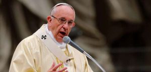 El papa Francisco lamenta guerras e injusticias hayan arruinado el 2017