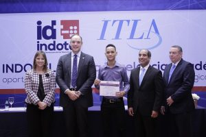Indotel y el Itla entregan 100 becas a jóvenes para carreras tecnológicas