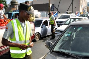 Retienen cientos de vehículos tras finalizar plazo renovación marbete