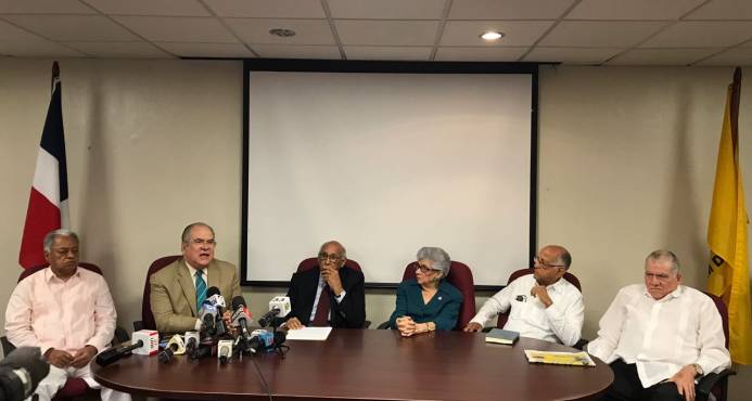 Veteranos presentan a Feris Iglesias como candidato presidencia del PRM imagen