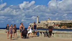 EEUU dice 19 turistas han reportado síntomas de ataques en Cuba