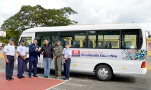 SDE: Ministerio de Educación dona 2 autobuses a la Fuerza Aérea