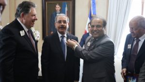 Danilo Medina acepta ser miembro honorífico del Club de Leones Danilo Medina acepta ser miembro honorífico del Club de Leones