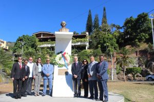 SAN SALVADOR: Embajada RD deposita ofrenda en plaza de Duarte SAN SALVADOR: Embajada RD deposita ofrenda en plaza de Duarte