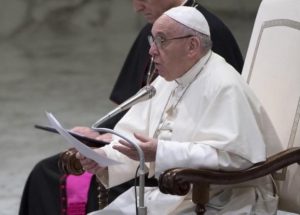 El papa insta al desarme armamentístico ante el temor de un «incendio bélico»