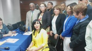 Geanilda pide a dirigentes “históricos” PRM que sean árbitros en convención