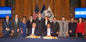 Cónsul RD firma acuerdo con coalición latinoamericana