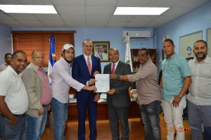 LA ROMANA: FEDA financia con 37.7 millones a porcicultores de Cumayasa