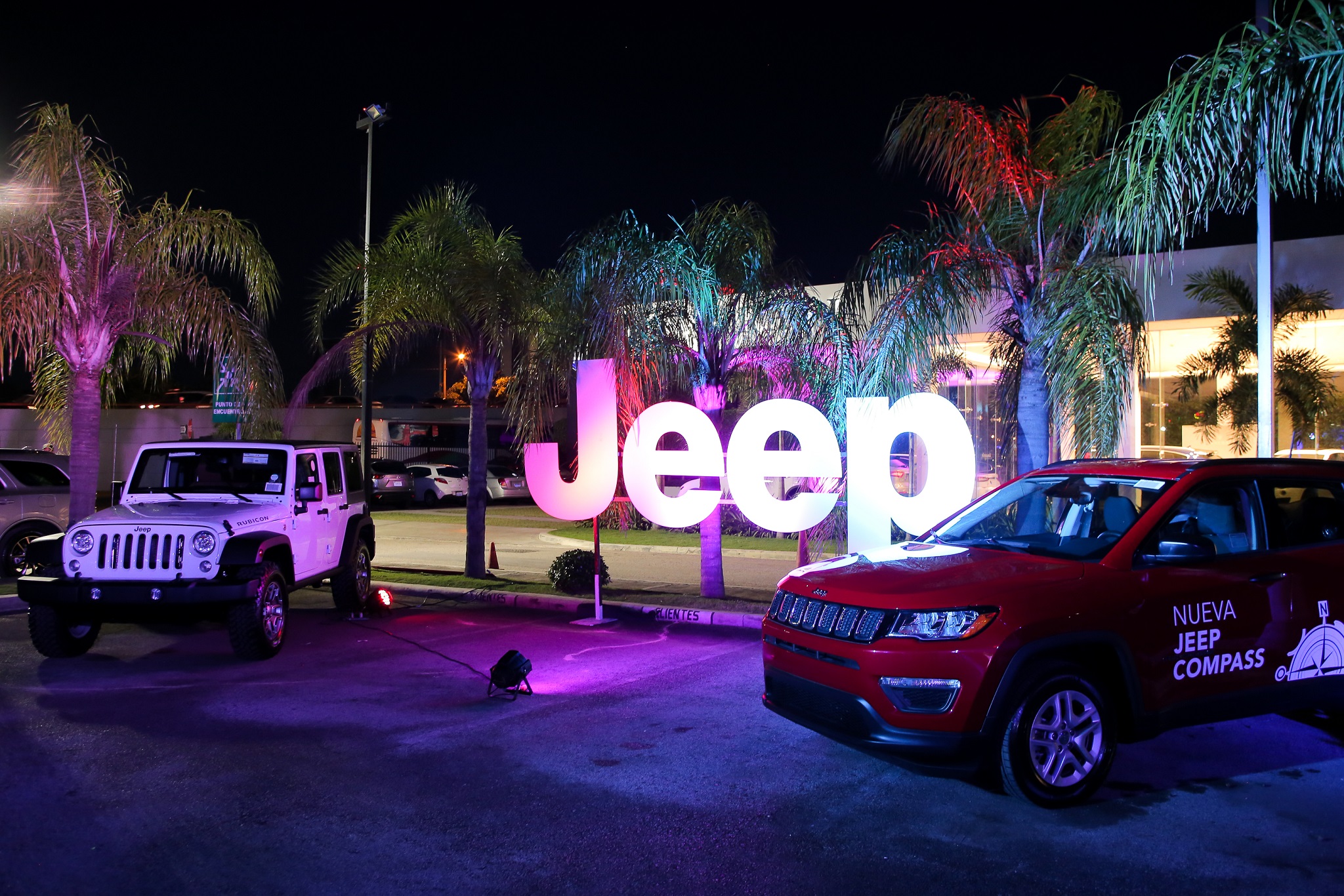 Jeep ofrece una cata de whisky y cigarros imagen