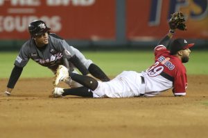 Gigantes blanquean a los Leones, Aguilas vencen Licey