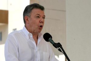 Santos dice a Maduro no use Colombia para tapar fracaso de su revolución