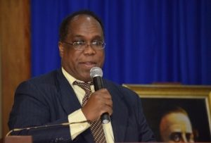 Escritor advierte sin deportaciones sociedad RD seguirá fragmentada