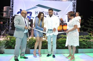 Pelotero Nelson Cruz inaugura hacienda en Las Matas de Santa Cruz
