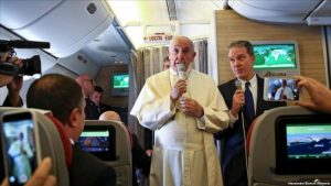 Papa Francisco arriba a Chile