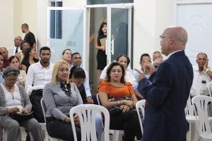 Investigador ofrece conferencias y visitas educativas en la RD